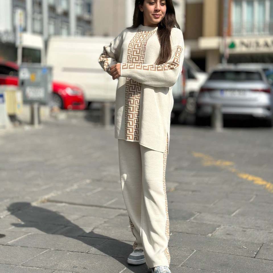 Centre-Puzzle Printed Premium Quality Winter 2-Pcs Tracksuit For Her. WWTS-22 Secondary image